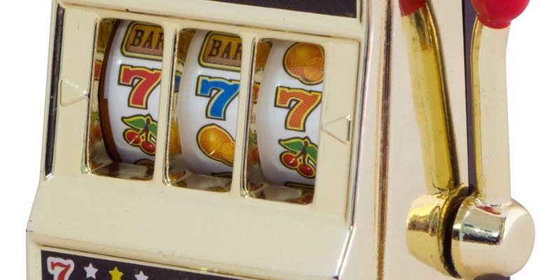 Diagram of OKBET serverless gambling tech showing cloud-based scaling for casino applications.